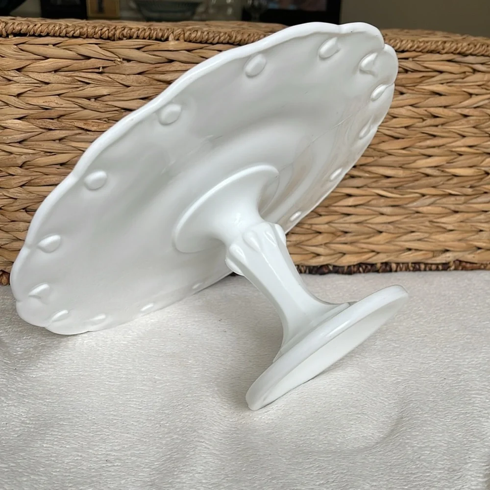 White Indiana Milk Glass Round Pedestal Teardrop Cake Platter 10 1/2” Scalloped
